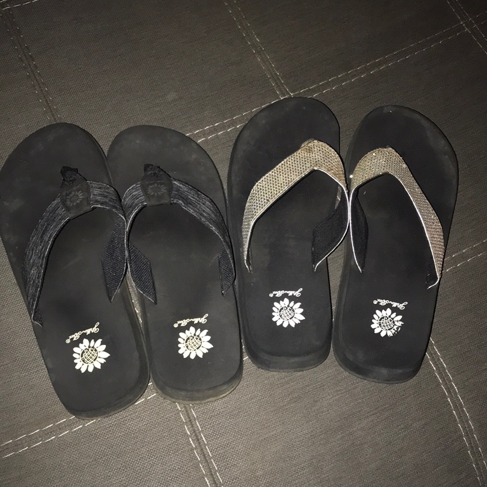Two pairs of women’s size 8 yellow box flip flops